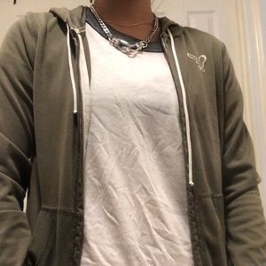 Peep this green american eagle zip up 🦅